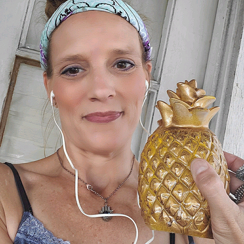 Meet your Posher, Crystal